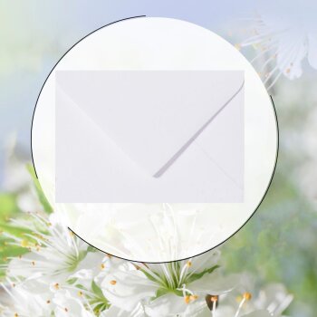 Envelopes 5,51 x 7,48 in in white with a triangular flap...