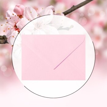 Enveloppes 14x19 cm en rose avec un rabat triangulaire en 120 g / m²